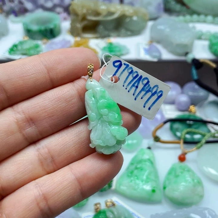 吊坠(不含链)未镶嵌翡翠