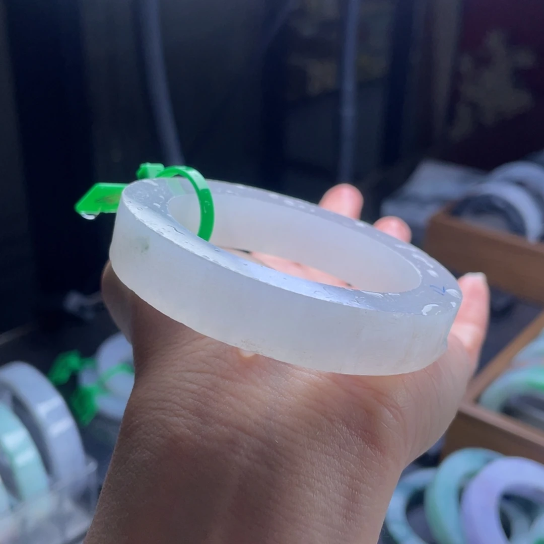 定制翡翠未镶嵌翡翠手镯