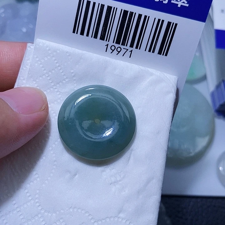 颈饰未镶嵌翡翠天光墟翡翠市场现金代购