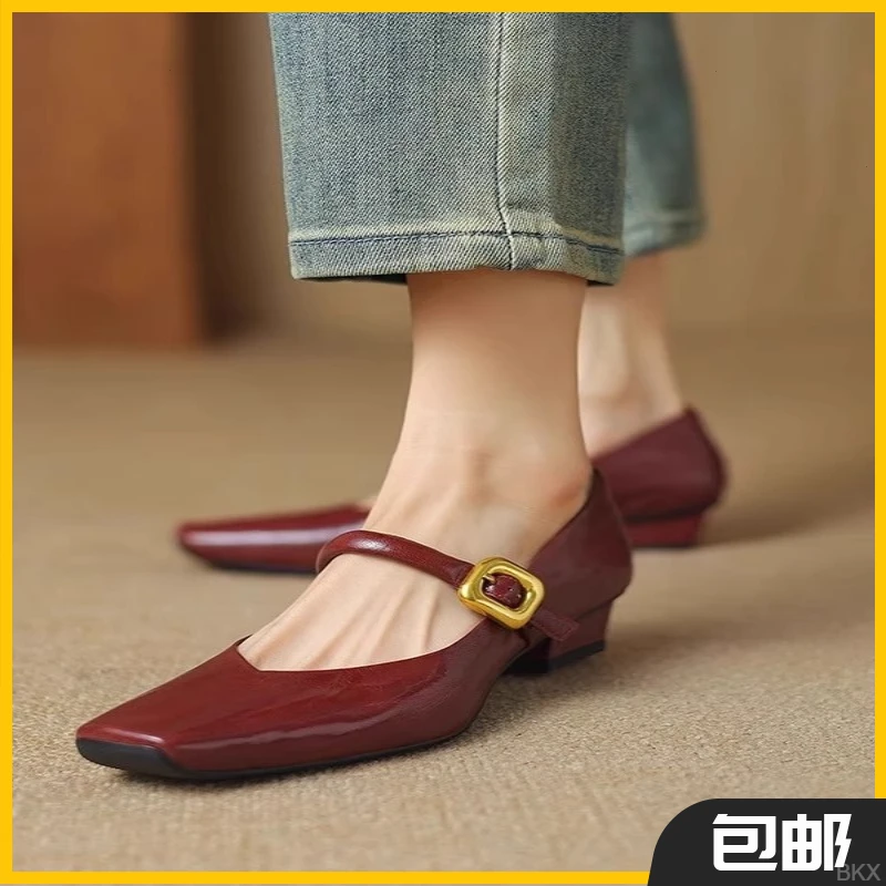 工厂直供方头一字带金扣玛丽珍鞋女复古百搭粗跟单鞋低跟红色浅口