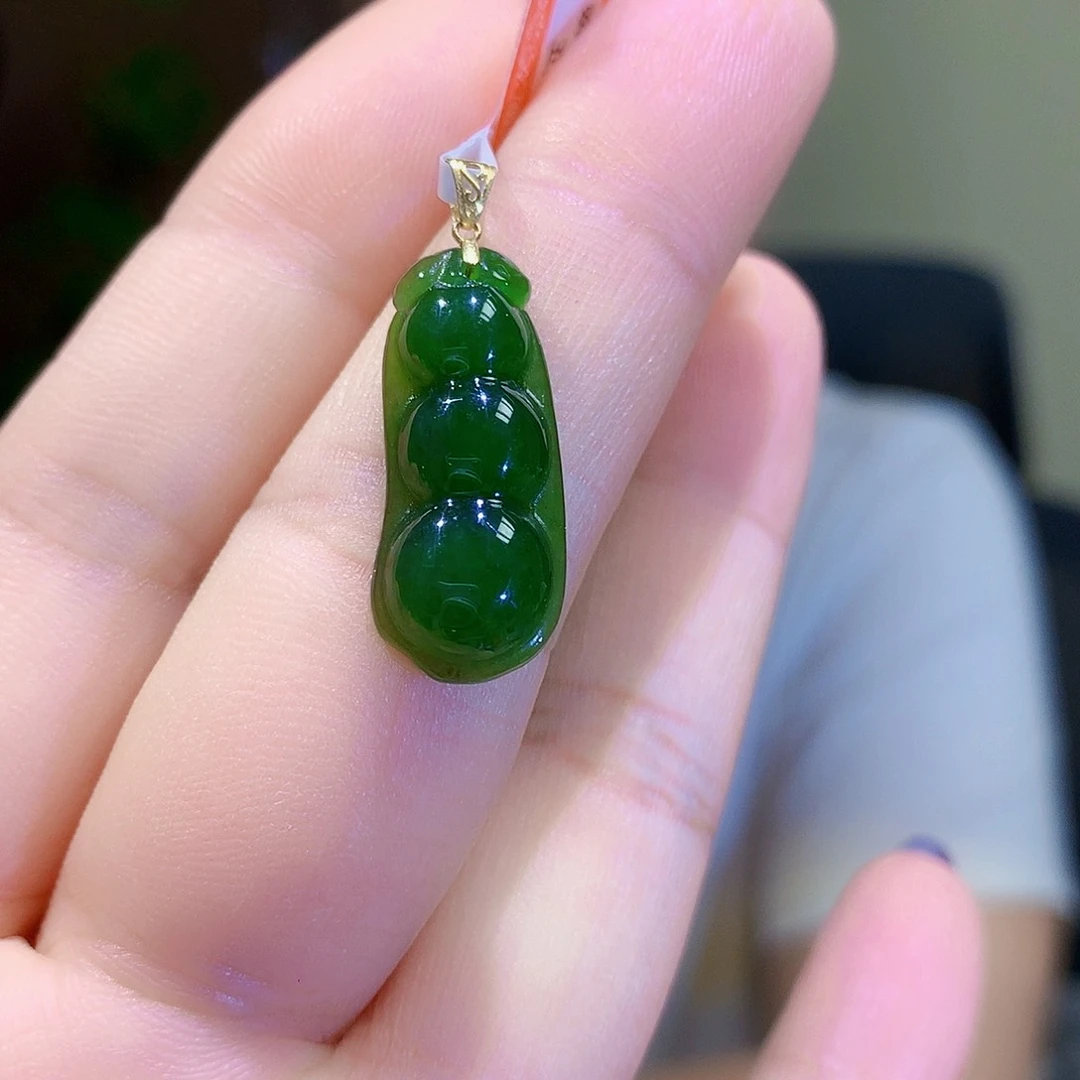 颈饰18K金镶嵌和田玉（碧玉）