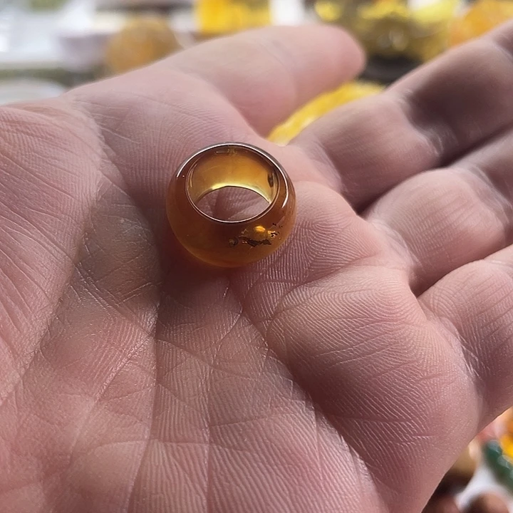 琥珀未镶嵌珠宝奇石跑圈