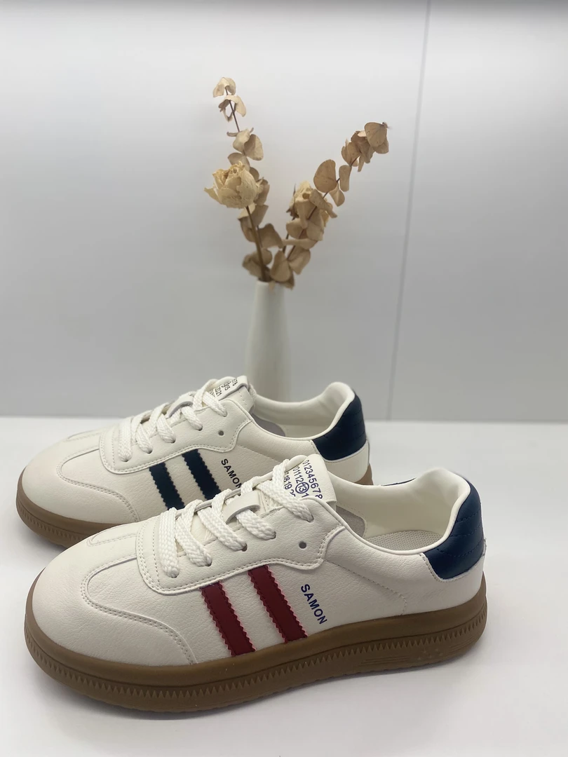 低跟拼色休闲板鞋透气