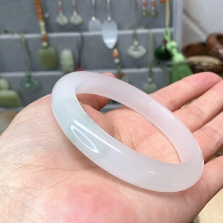 透闪石质玉手镯未镶嵌