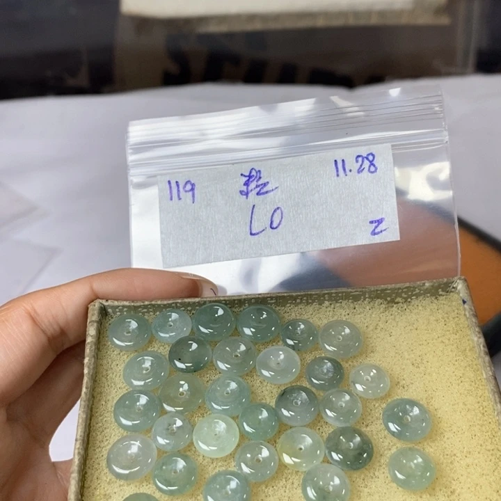 粒****定制翡翠未镶嵌不退
