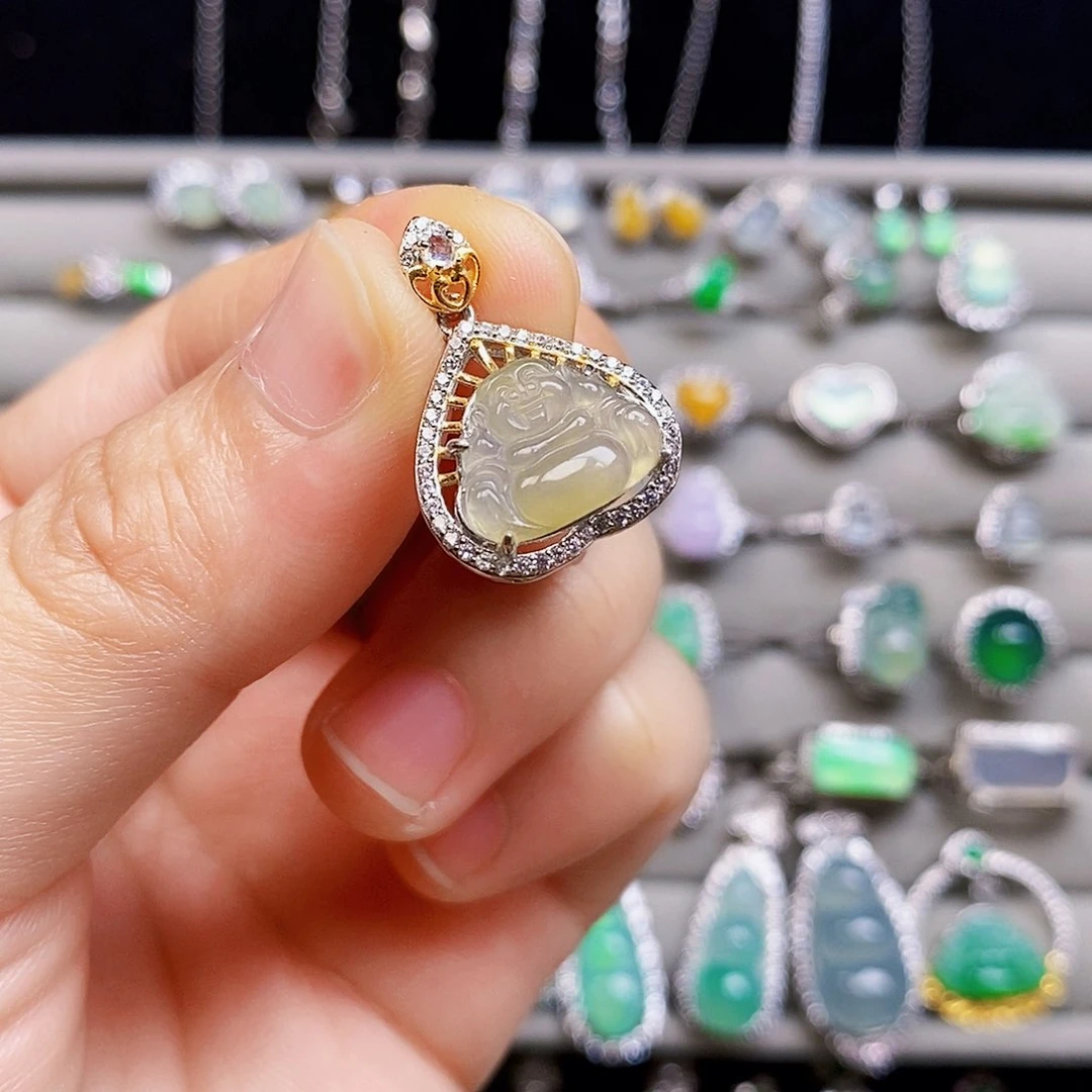 翡翠18K金镶嵌颈饰佛公