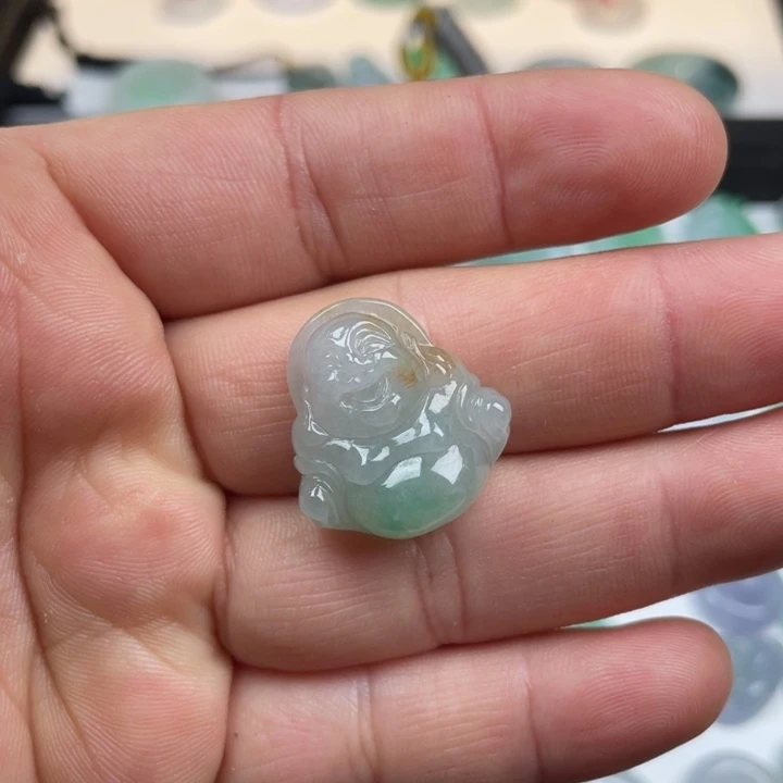 翡翠颈饰未镶嵌佛公