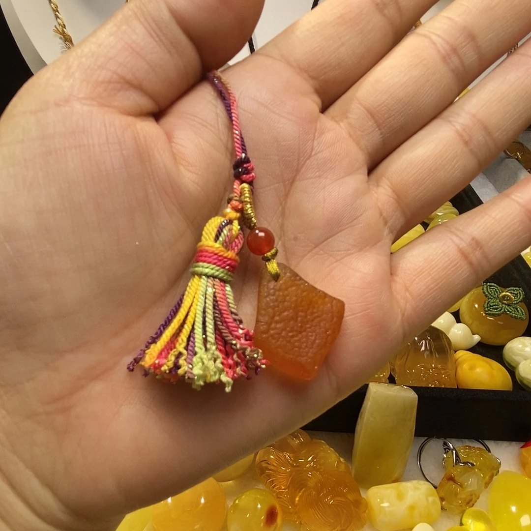 蜜蜡未镶嵌珠宝奇石