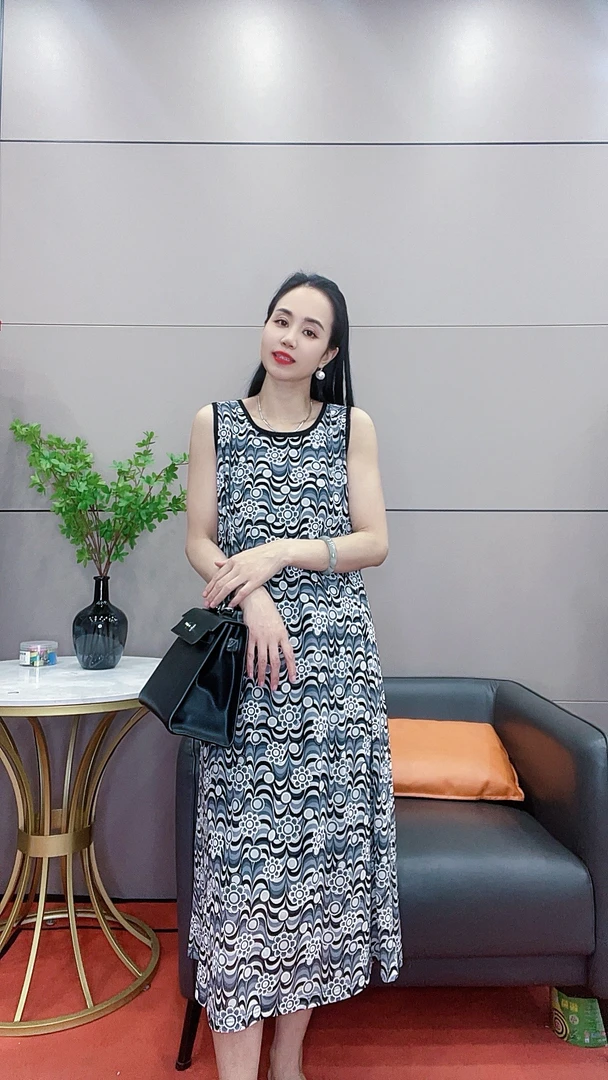 3850气质收腰无袖连衣裙简约设计显瘦长裙优雅圆领