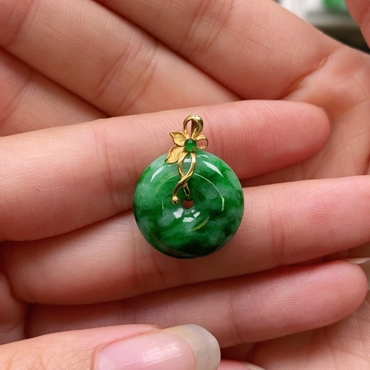 翡翠未镶嵌颈饰半****心吊坠