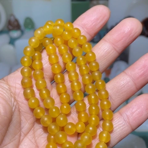 颈饰未镶嵌石英质玉