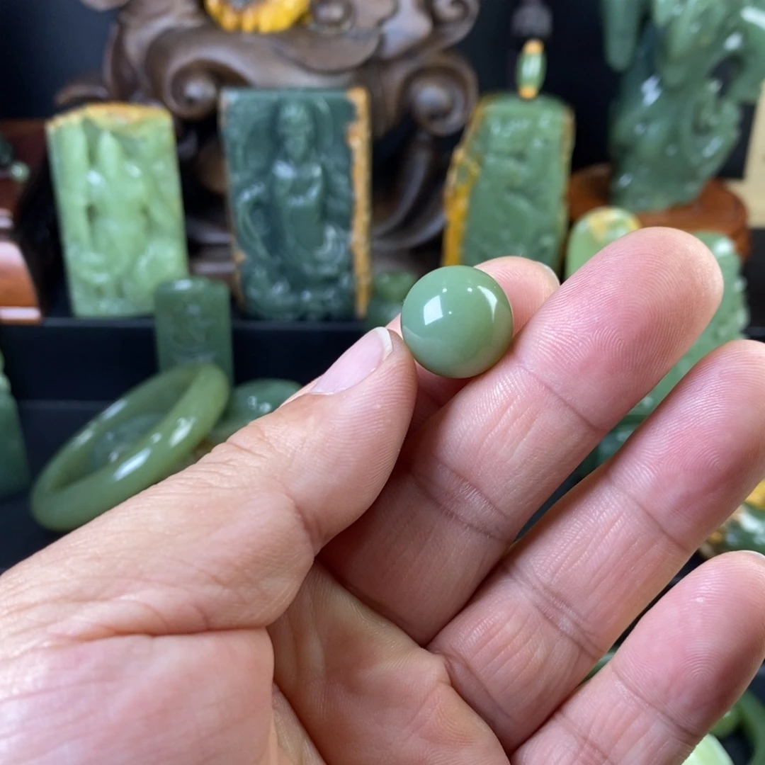 侯***上岫岩老玉（透闪石质玉）未镶嵌颈饰