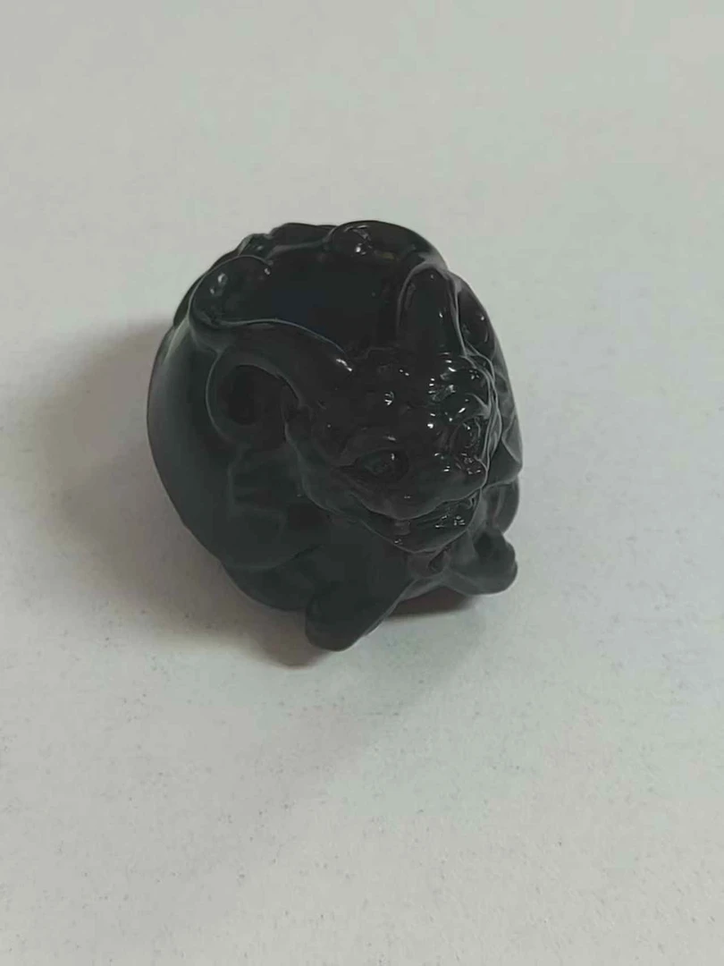 和田玉塔青母貔貅小把件