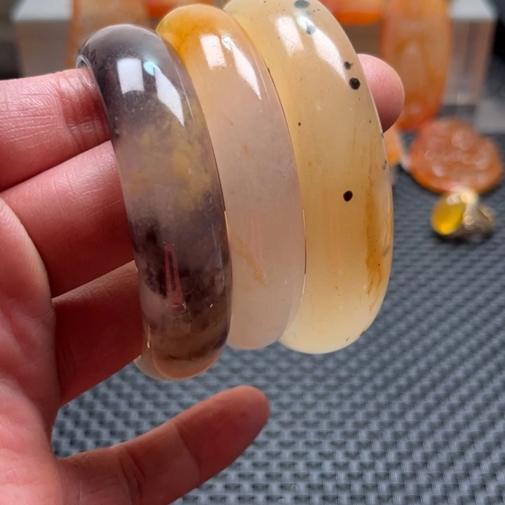 石英质玉颈饰未镶嵌明*