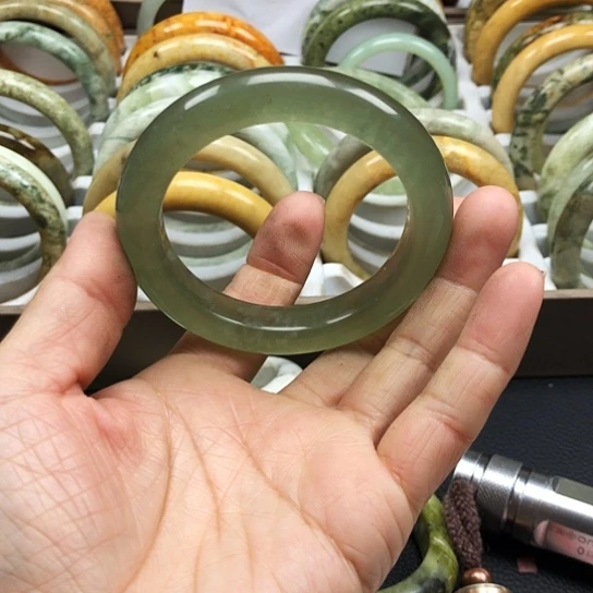 蛇纹石玉手镯未镶嵌旅**林