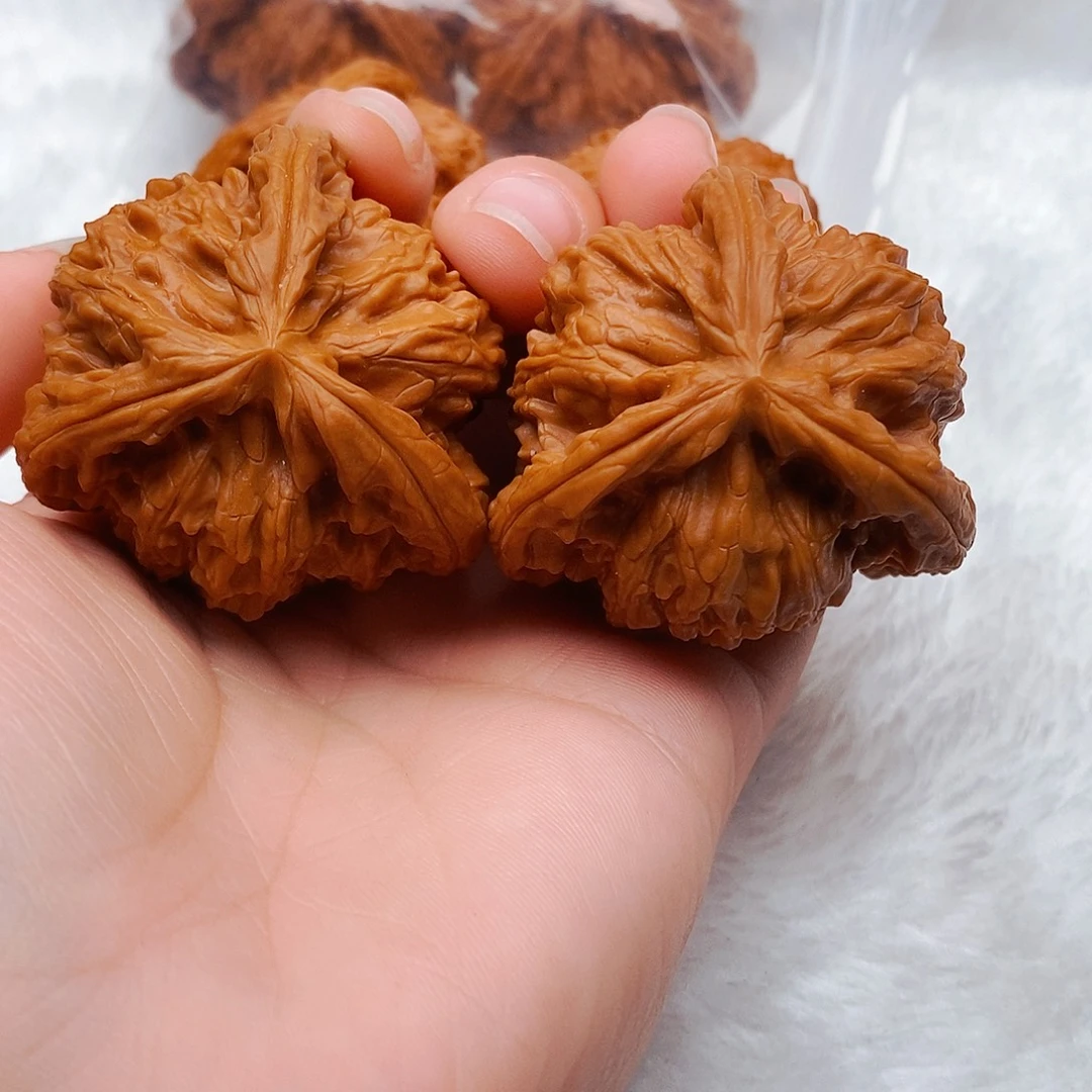 好***段文玩核桃吊坠三棱