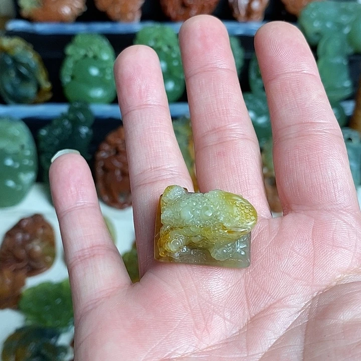 未镶嵌蛇纹石玉颈饰