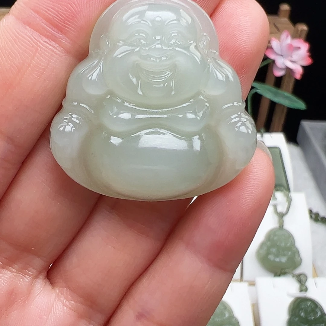 和田玉颈饰未镶嵌造****?