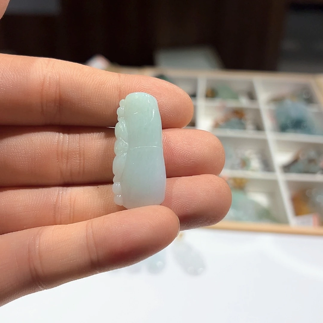 翡翠未镶嵌颈饰挂件