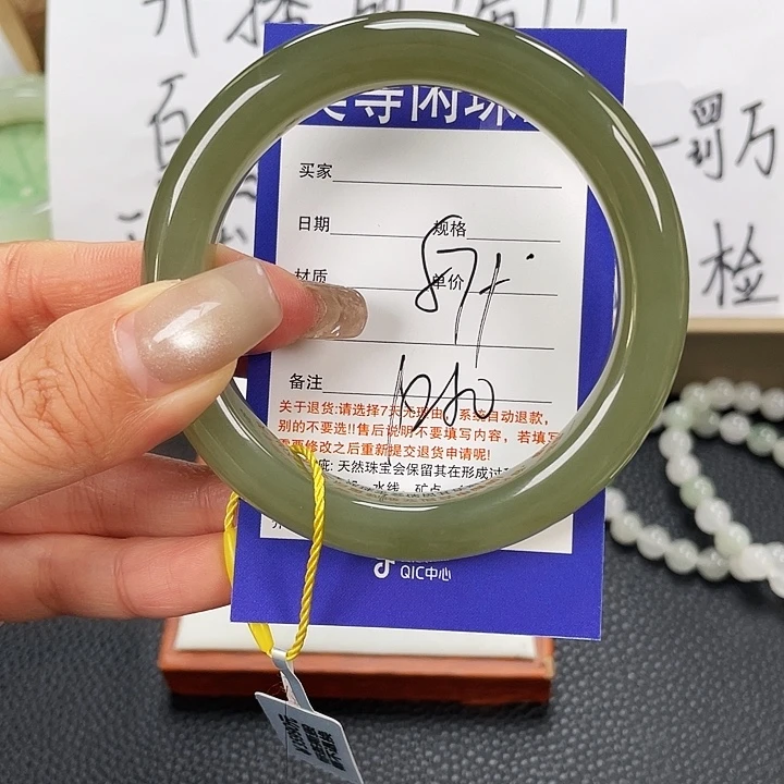 和田玉未镶嵌手镯