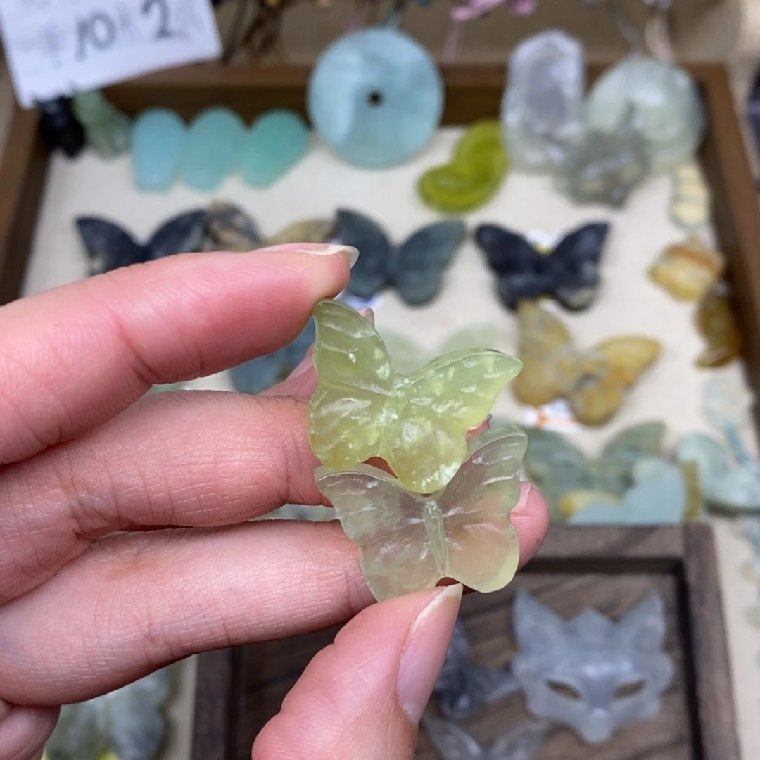 圆***猫蛇纹石玉未镶嵌颈饰