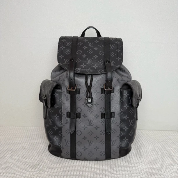 99新 LouisVuitton/路易威登 97新/5285时尚芯片款黑武士双肩包