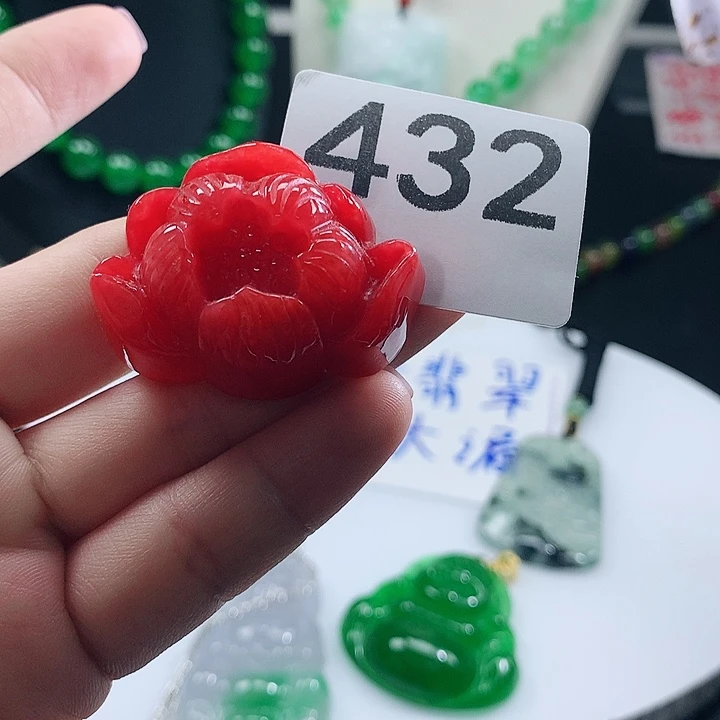 翡翠未镶嵌吊坠(赠链)