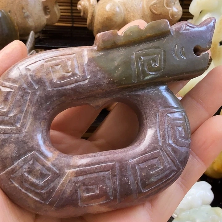 和田玉未镶嵌颈饰广**山