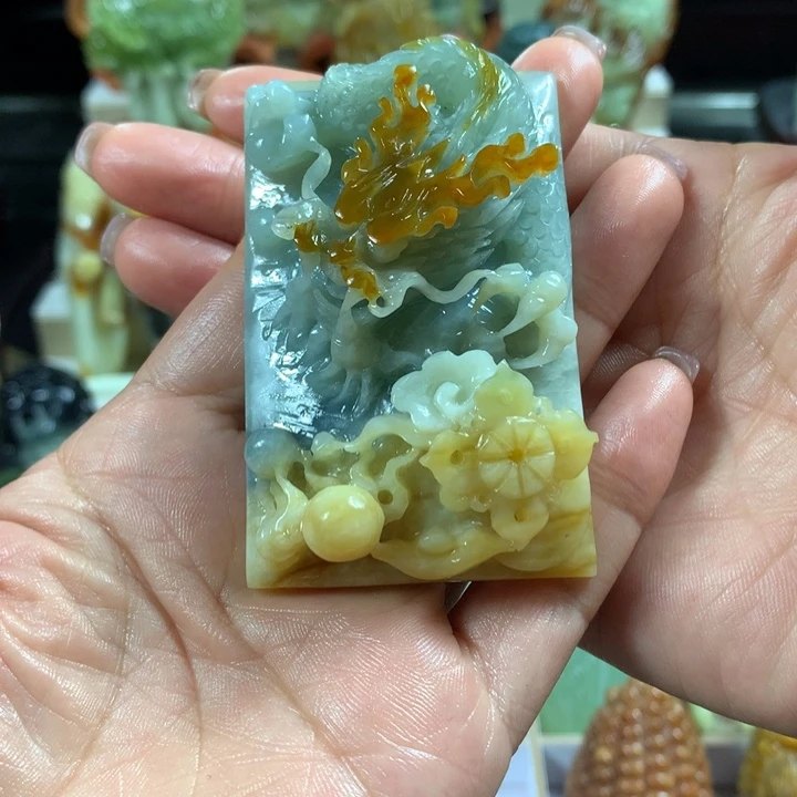 蛇纹石玉未镶嵌手把件与**行