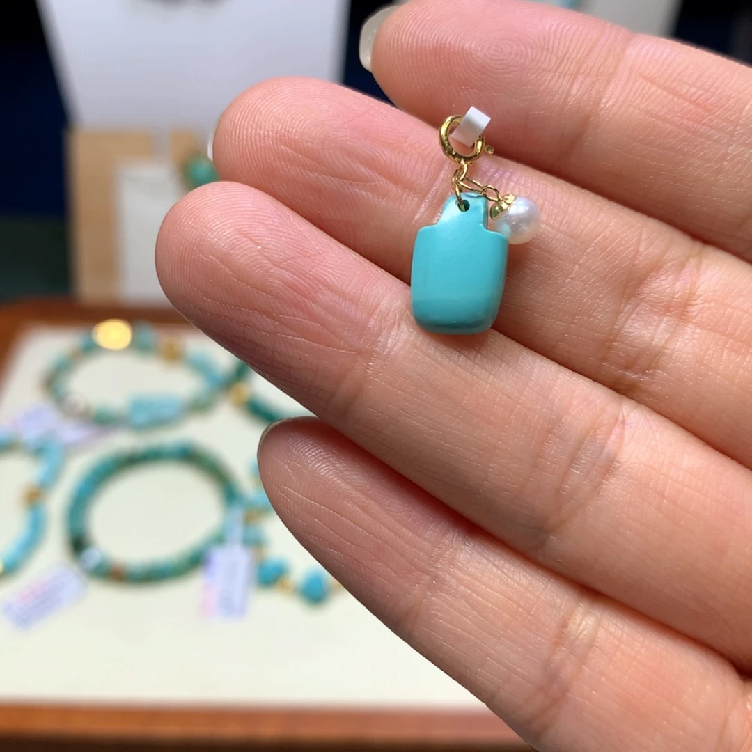 绿松石18K金镶嵌挂件