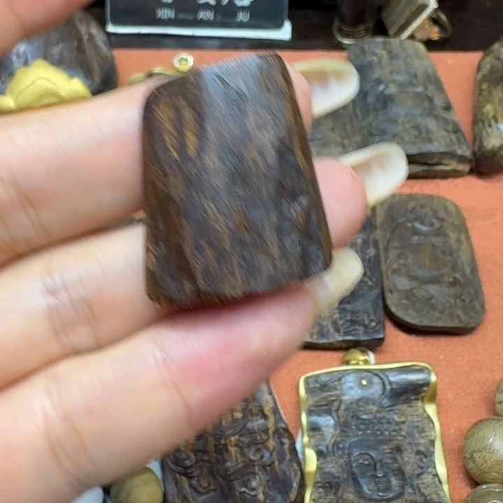 大叶紫檀（黑酸枝木类）