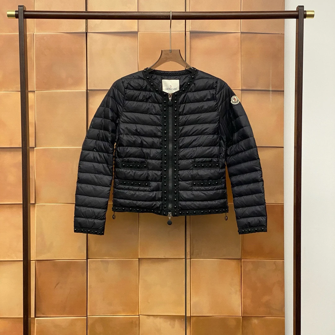 99新 MONCLER Moncler Hiroko黑色铆钉羽绒服/1码/99新/29371