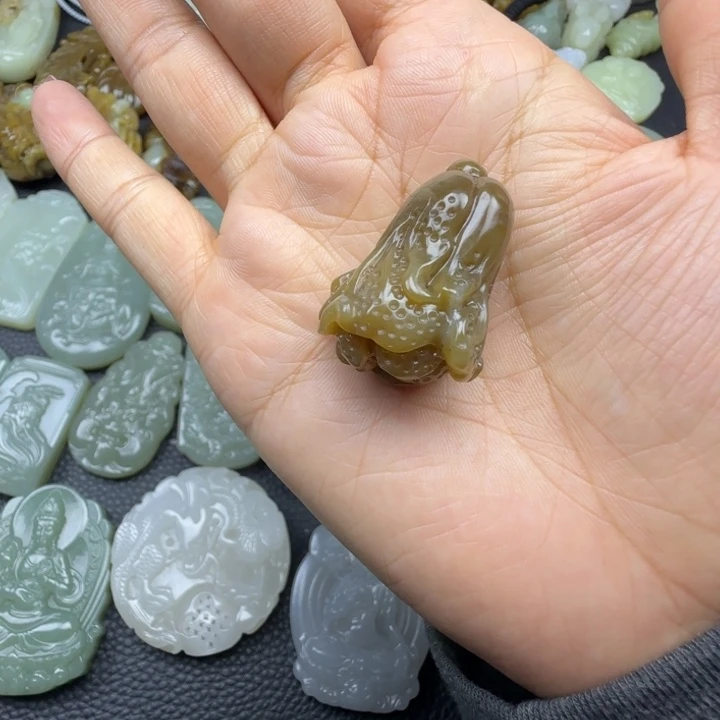 和田玉未镶嵌珠宝奇石