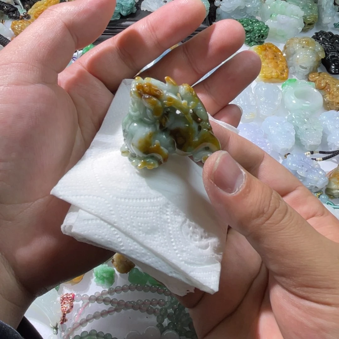 翡翠颈饰未镶嵌天然