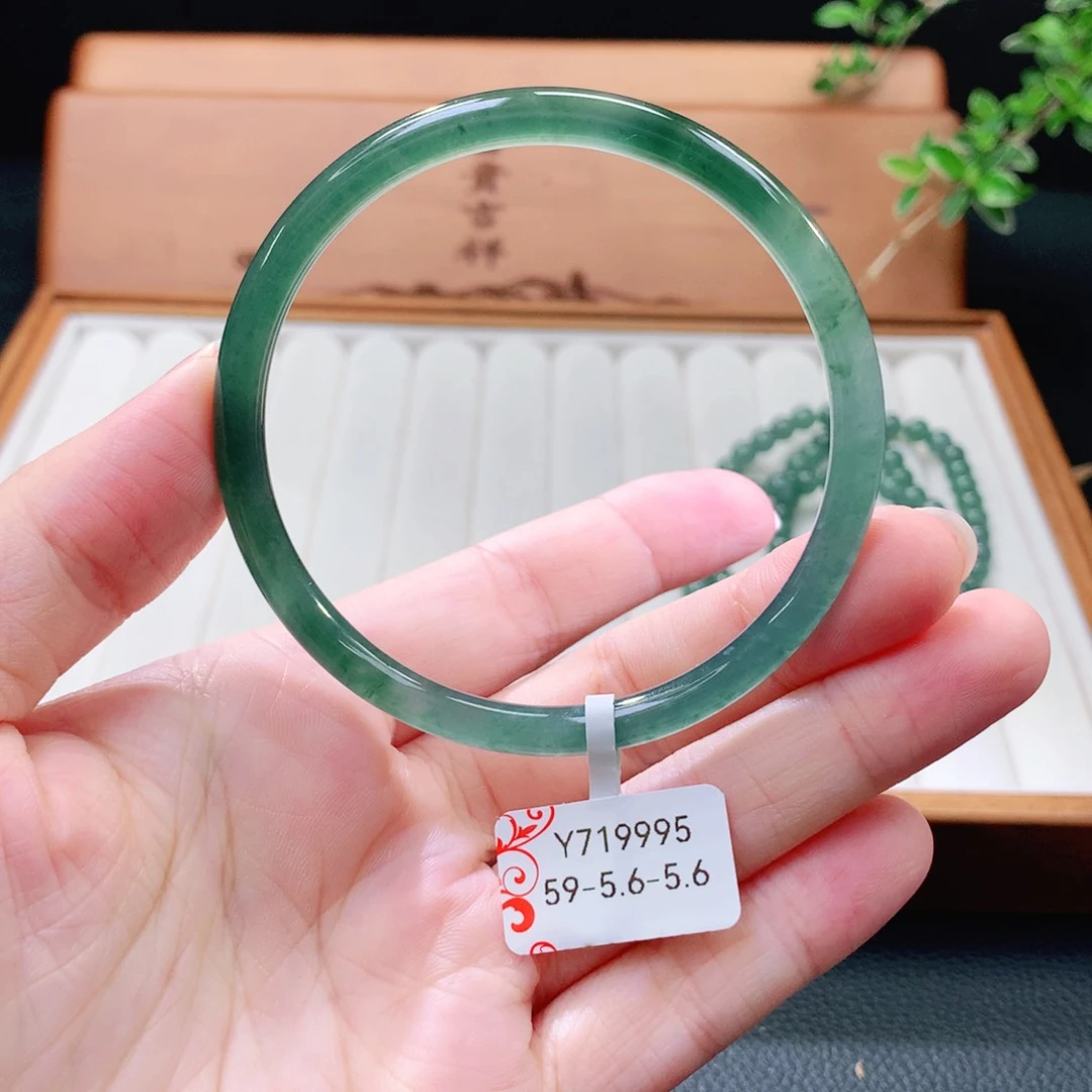 翡翠手镯（圆镯）未镶嵌