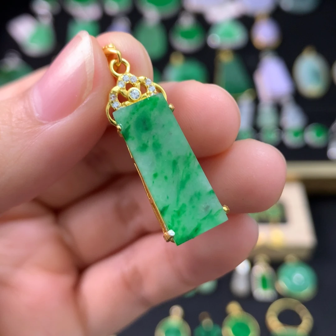 翡翠未镶嵌颈饰无事牌有纹