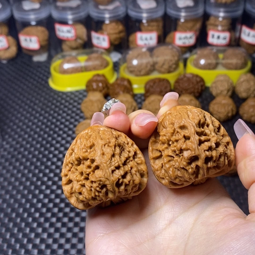 文玩核桃吊坠三角疆肚子46边45