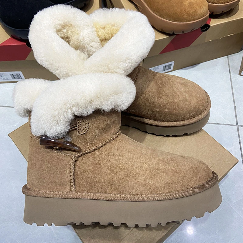 桑坡直发羊皮毛一体雪地靴牛角扣子加厚底一粒扣真皮羊毛毛女鞋冬