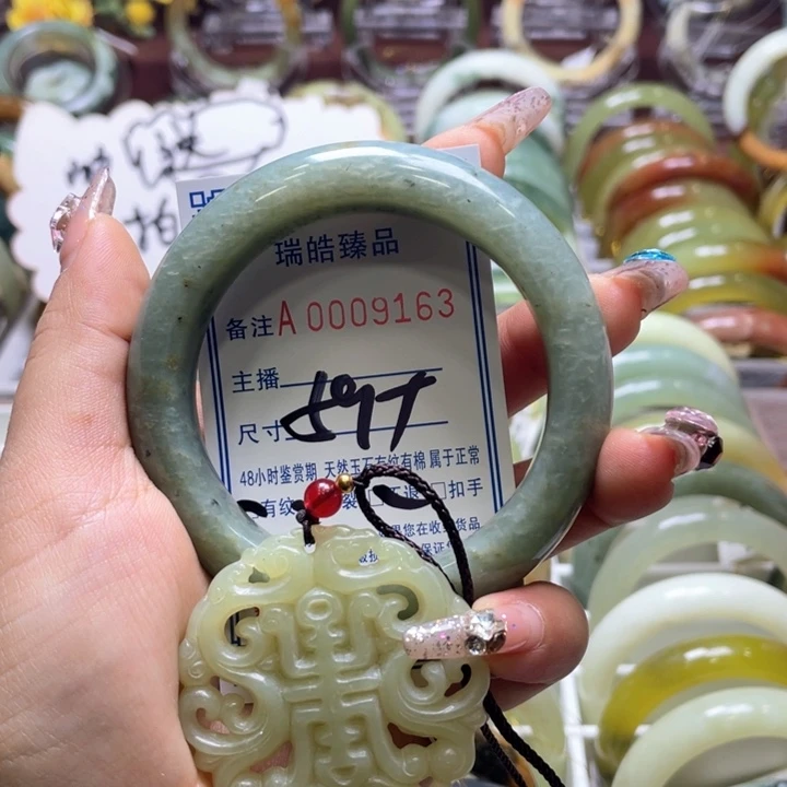 蛇纹石玉手镯未镶嵌