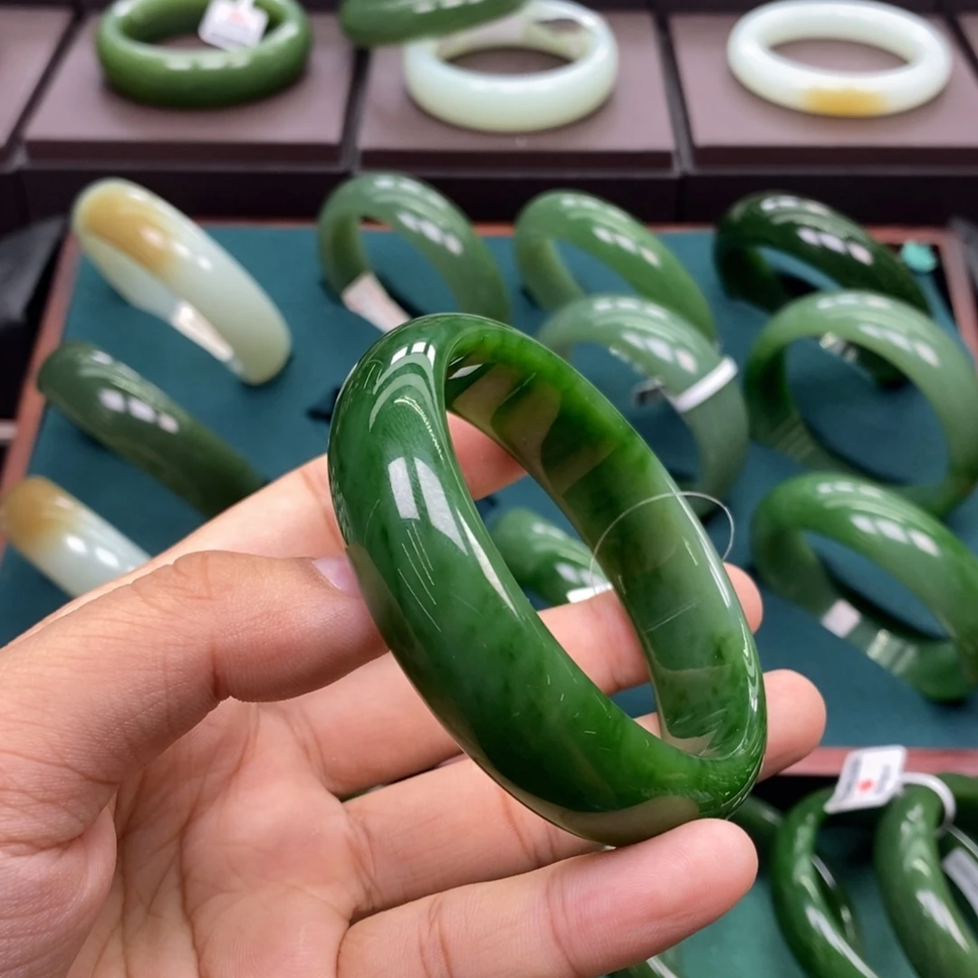 和田玉（碧玉）未镶嵌手镯