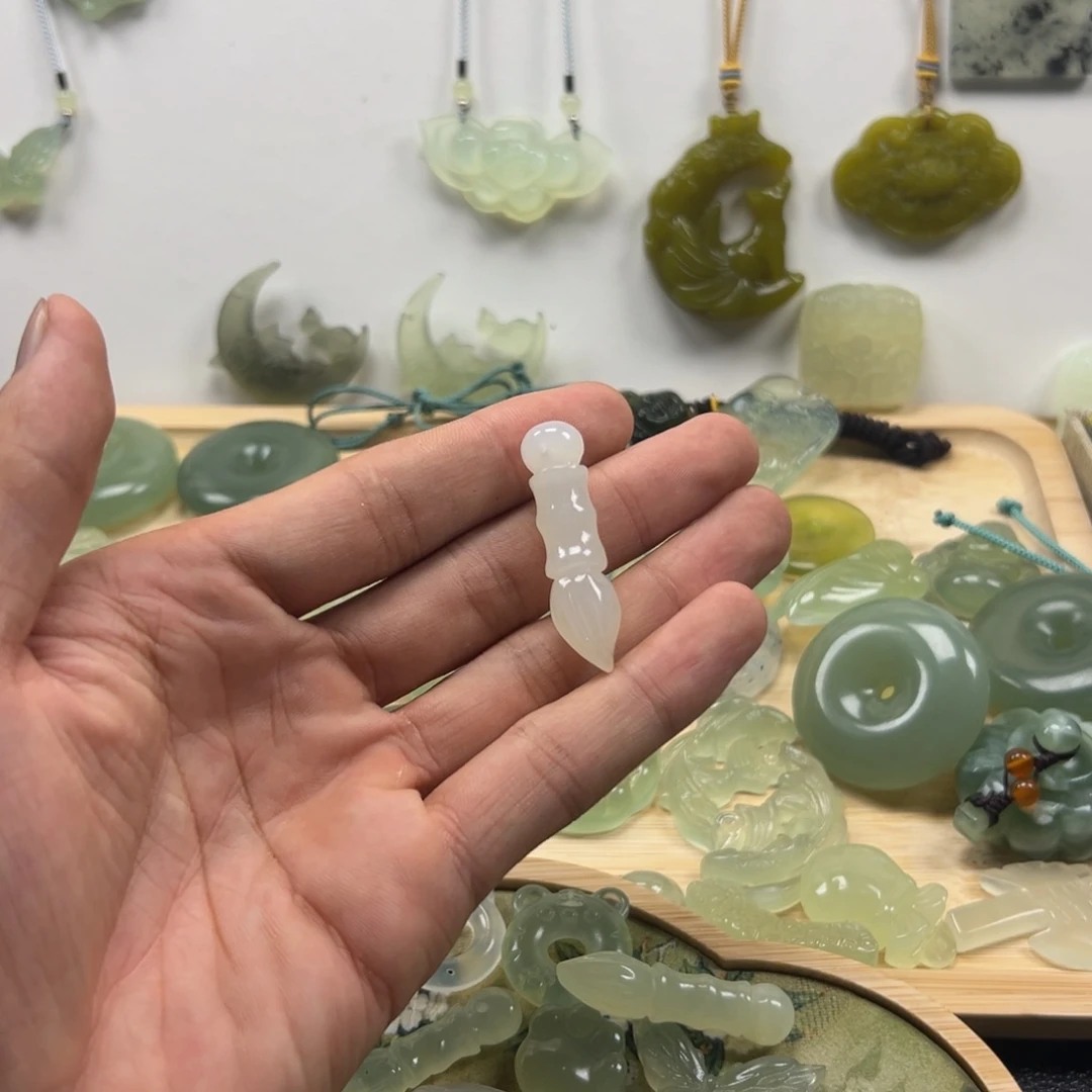 未镶嵌蛇纹石玉颈饰