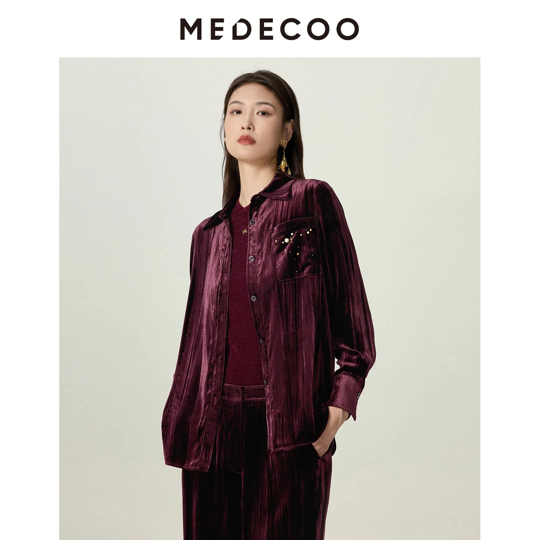 MEDECOO/墨蒂珂2025秋冬新款 钉珠镶钻直身真丝丝绒衬衫MJQ62202