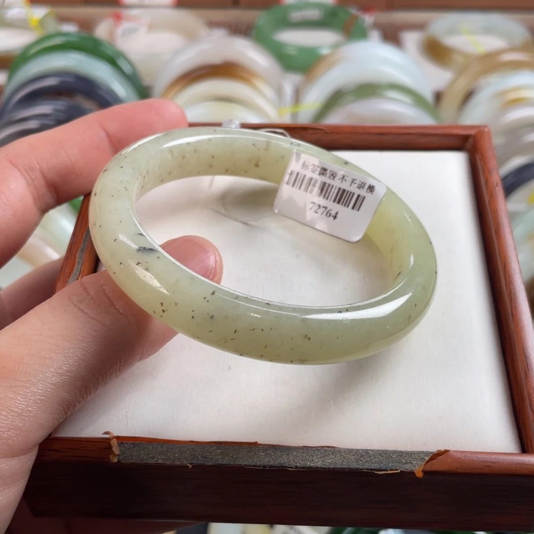 【闪购商品】和田玉手镯未镶嵌56.14