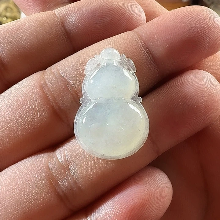 翡翠未镶嵌颈饰葫芦