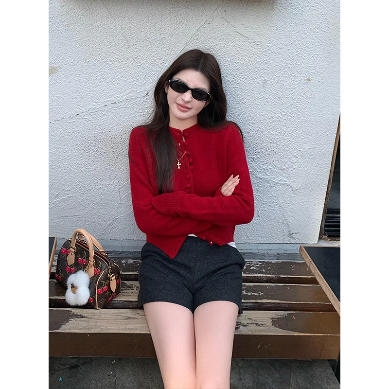 圣诞氛围感红色穿搭圆领长袖针织开衫女冬季高腰休闲短裤套装1279