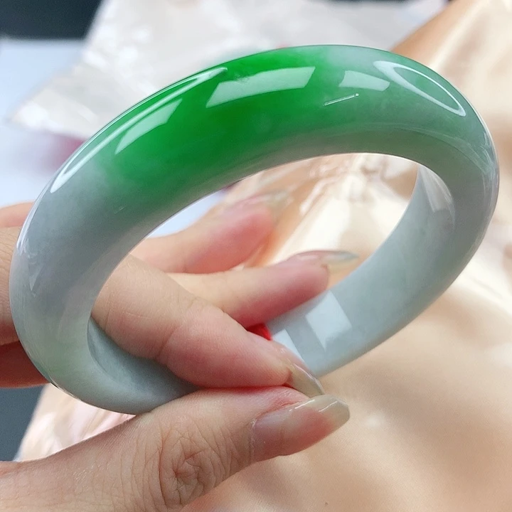 未镶嵌手镯翡翠，899