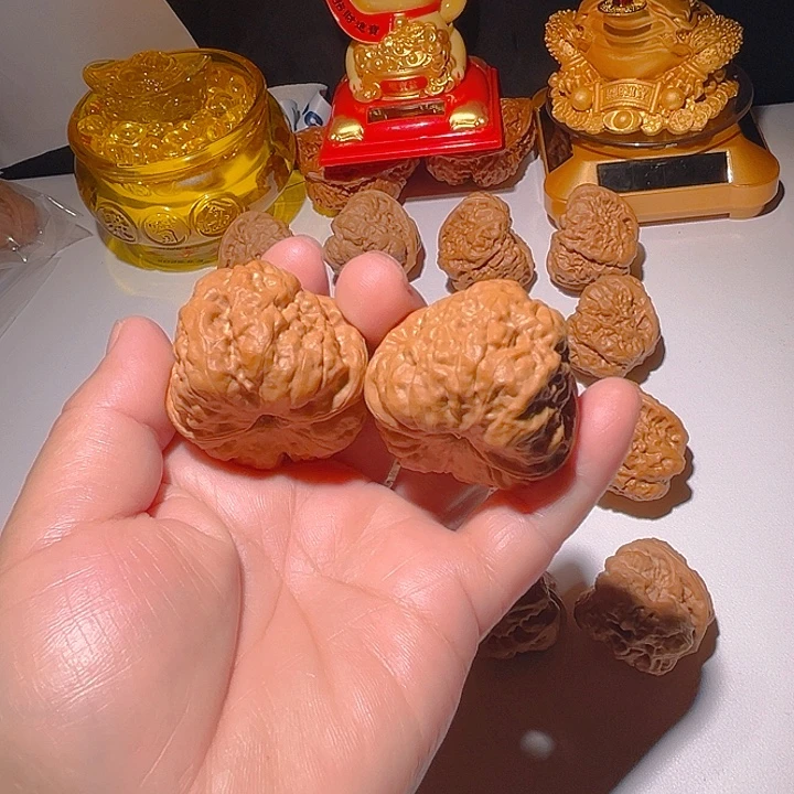 把件龙脊菩提文玩核桃
