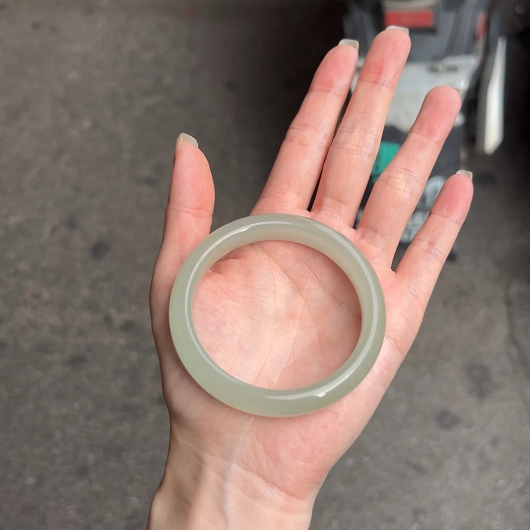 未镶嵌手镯石英质玉