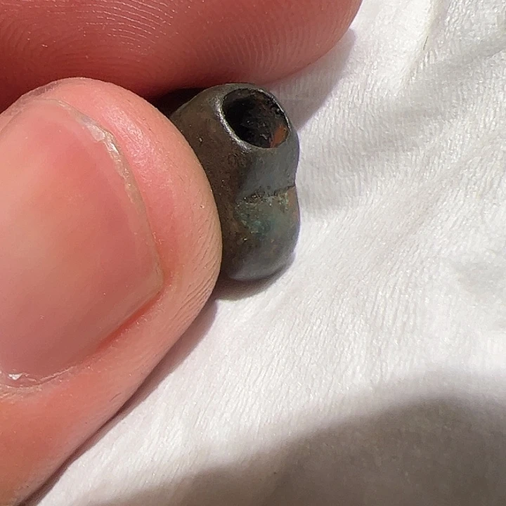 玻璃颈饰在这里的