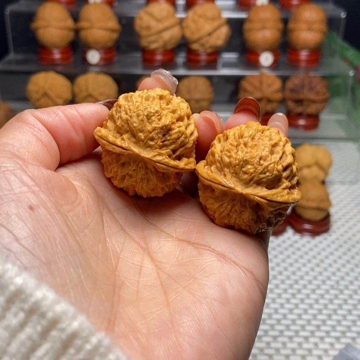 把件文玩核桃32火焰绣球